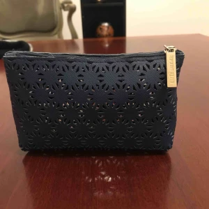  - Leather necessär av Estée Lauder  Blue leather with details. 