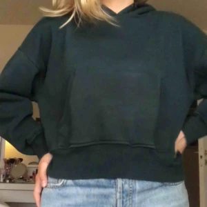  - Riktigt snygg mörkgrön hoodie från Junkyards egna märke. Använd men i fint skick!  Köparen står för frakten🧡🧡