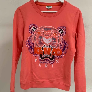  - Kenzo tröja / sweatshirt i storlek S.  Fint skick!    Finns i centrala Göteborg, annars står köparen för frakt. 