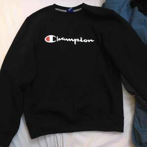 Champion sweatshirt som är använd 2 gånger, väldigt skönt material! Skriv för intresse eller fler bilder. 😇