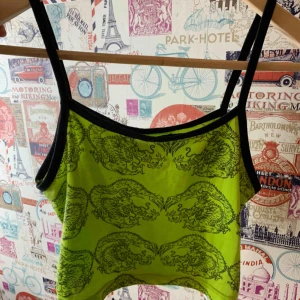  - Kort linne i grön färg med drakmönster på. från Daisy street, köpt på asos i våras. Priset är inklusive frakt