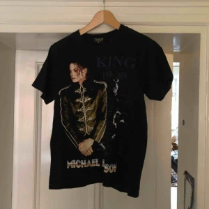  - Bra skick. Tryck på båda sidorna. Kan hämtas i Uppsala eller skickas mot fraktkostnad 