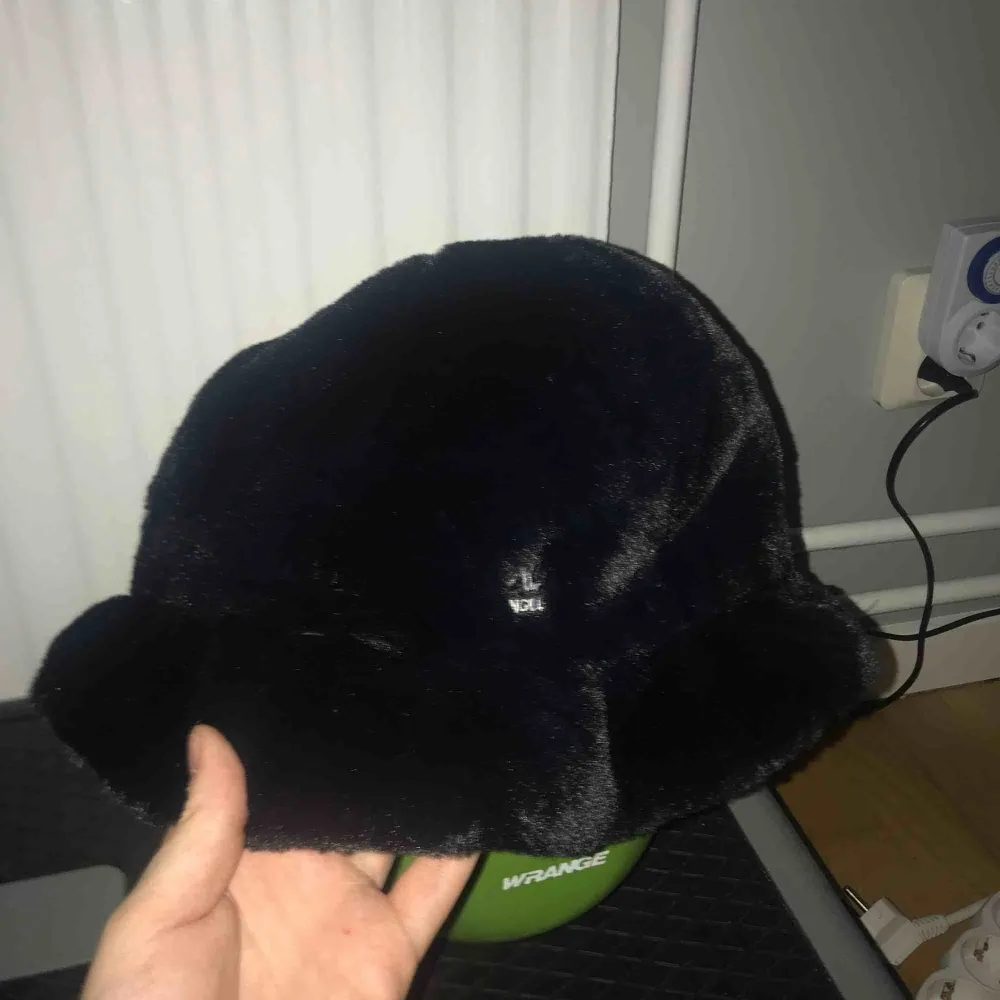 Snygg/mysig hatt/mössa från Kangol. Aldrig använd. (frakt kan tillkomma). Accessoarer.