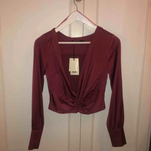  - Superfin festtopp från bikbok, aldrig använd med lapparna kvar!!