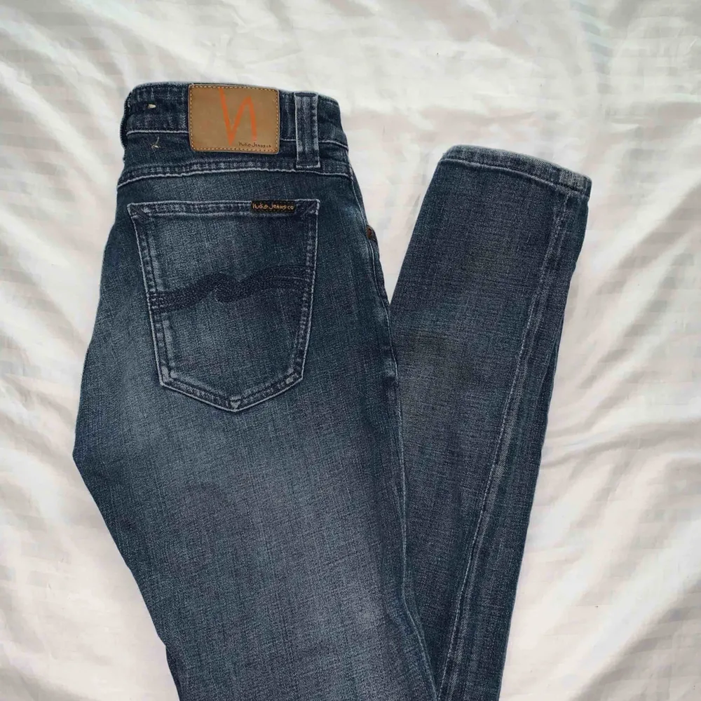 Nudie jeans, säljes billigt då dragkedjan är trasig men kan lätt bytas ut hos skräddare. Jeans & Byxor.