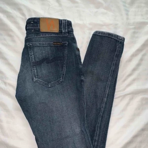  - Nudie jeans, säljes billigt då dragkedjan är trasig men kan lätt bytas ut hos skräddare