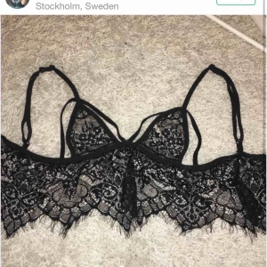  - Superfin spetstopp i storlek XS, vet tyvärr inte vart den kommer ifrån då ja köpte den här på plick men va tyvärr för liten för mig💗💗