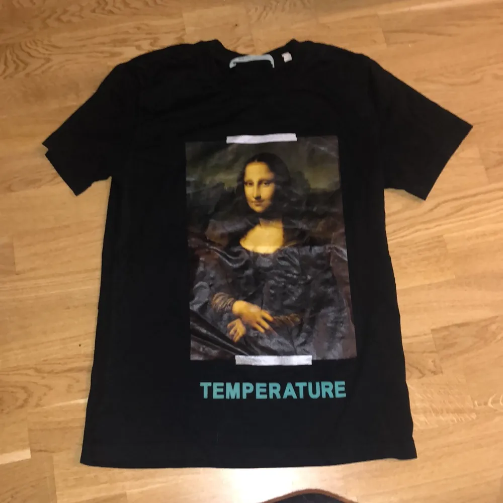 Temperature T-shirt som aldrig kommit till användning . T-shirts.