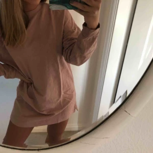  - Rosa sweatshirtklänning från Nelly. Säljs för jag sällan använder den. 