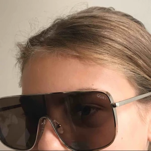  - Kylie jenner quay australia solglasögon oanvända. Nypris 650kr