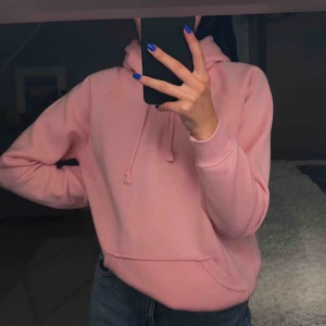  - Rosa hoodie från Bikbok, i storlek XS. Köparen står för frakt💗