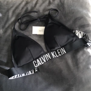 Calvin Klein bikini - Calvin Klein top bikini, new. Shipping included 