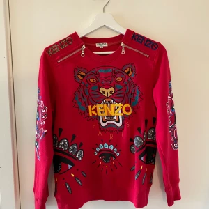 Kenzo tröja - Tröja från kenzo, använd ett fåtal gånger. I nyskick. Köpare står för frakt 