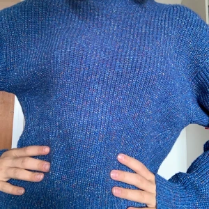 Stickad tröja - Denna stickade tröja är från Nelly och använd 2 gånger. Jättesnygg men inte min stil riktigt 