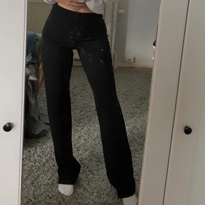 Kostymbyxor  - Jättesköna svarta kostymbyxor, tyvärr för stora för mig 