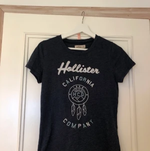 Hollister t-Shirt  - T-Shirt från Hollister storlek M, fint skick. Möts upp eller fraktar (45kr)