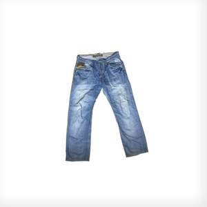 Ett par fina vintage jeans från Dsquared2. Buda vad ni tycker är ett passande pris. Postar över hela Sverige där köparen står för frakt. Tar betalningar via Swish. 