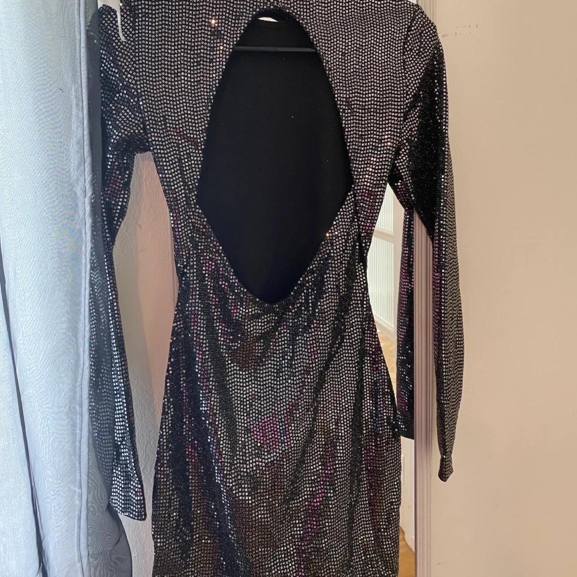 Backless dress från H&M  - 90