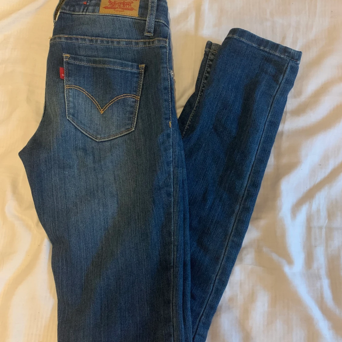 Blå levis jeans
