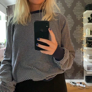 tröja - säljer denna randiga tröja, vet inte storlek men passar på mig som oftast har S