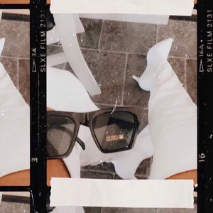 White overknee boots  - Köpte dessa vita klickar från Nelly, original pris 800. Dessa är tyvärr slutsålda på hemsidan. Knappt använda pris kan diskuteras 