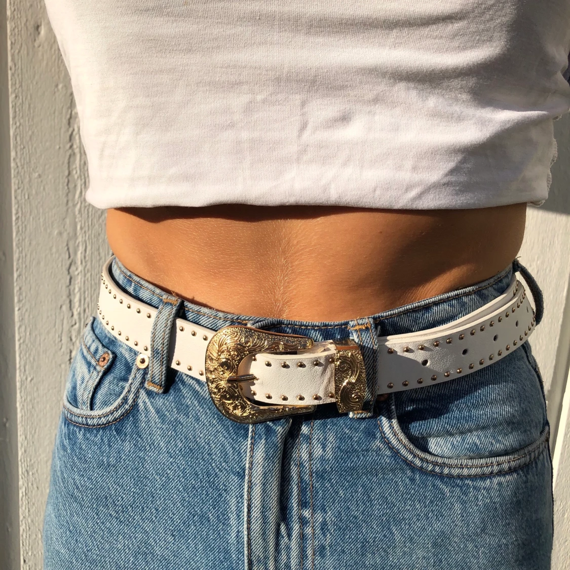 Vitt och guldiga skärp