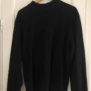  - Lite tunnare askön sweatshirt!! Frakt tillkommer på 50 kr