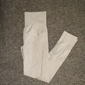 I Can I Will  - Ett par Gråa tights från ICIW som är i storlek S. Väldigt bra skick då jag bara använt den 2 gånger.  + frakt 30 kr