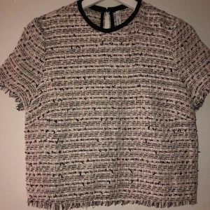 Tröja från mango - Jättefin tröja i nyskick från Mango. Så fin till utekväll eller bara till vardags 💕       Pris går självklart att diskutera!   Frakt tillkommer!