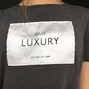 Cool tröja med tryck - Fin t shirt med tryck i fint skick! 60 kronor + frakt. Priset går att diskutera!💖 Säljer då den inte används