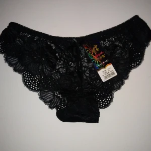 5 ST NYA TROSOR  - Helt nya trosor i spets, storlek XL! Jättefina med lappar kvar! Fem stycken, frakt ingår! ☺️ 