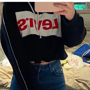 Levis hoodie  - Jätte fin hoodie ❤️ frakten kostar 44kr, priset kan diskuteras!
