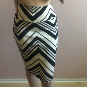 Kjol - Kjol med mönster. +53kr frakt.