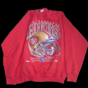 Vintage sweatshirt  - Säljer en vintage sweatshirt. Skicket på tröjan är 9/10 och storleken är XL. Den passar M-L. Buda från 500kr. Minsta höjning är 20kr. Möts i Stockholm eller fraktar. Kunden står för frakt. skriv för fler frågor. Mvh herbert