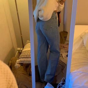 Jeans  - Säljer dessa jeans ifrån zara, storlek 38. Inte använda så många gånger! Säljer för 250kr! 