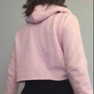  - En cropad hudie från bikbok. I