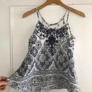  - SUPERFINT linne i perfekt skick! Barn storlek 160, men passar mig som vanligtvis bär storlek S!  💘💘