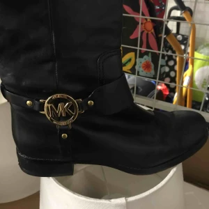  - Michael Kors stövlar. Inköpta i USA. Använda 