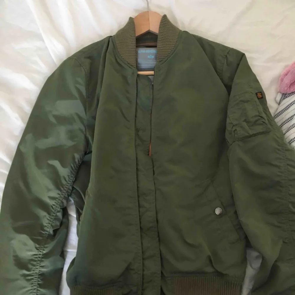 Alpha Industries jacka, väldigt bra skick. . Jackor.