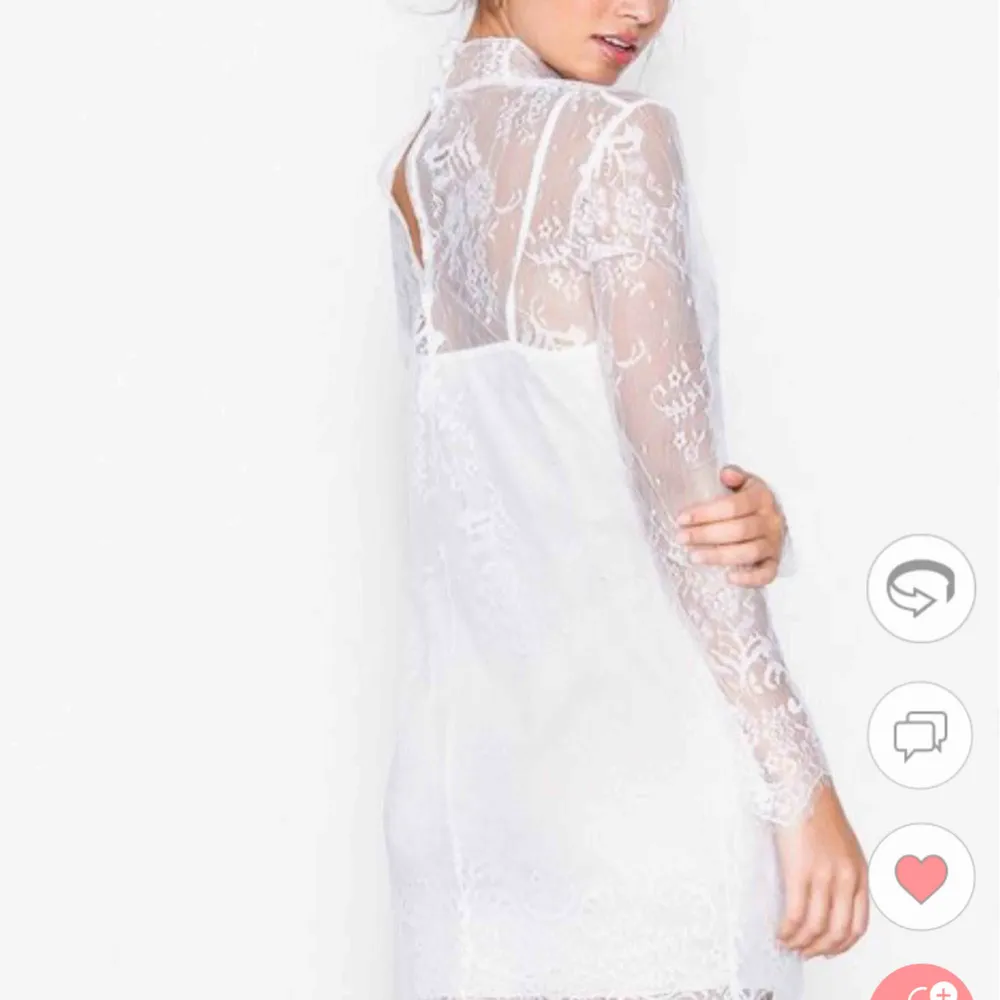 En OANVÄND klänning från Motel, beställd på Nelly.com det är en under- och överklänning mycket fin och helt oanvänd. Köpt för 499kr  Skriv för mer info 🌼. Klänningar.