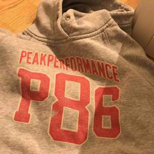 Peak performance hoodie, grå
