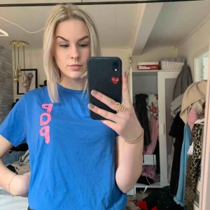  - Cool tröja från carlings, säljer för 100kr. Storlek M men passar mig som gillar oversize t-shirt och har vanligtvis storlek Xs/S