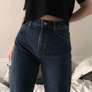  - Mom jeans i modellen Seattle från Weekday. Färgen är Win! Skriv gärna vid övriga frågor 💓