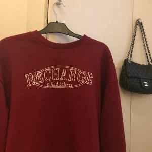 Hoodie - Vintage vibe hoodie i storlek L. (Är en S/M så L sitter perfekt om man vill ha den lite lösare o lagom oversized)