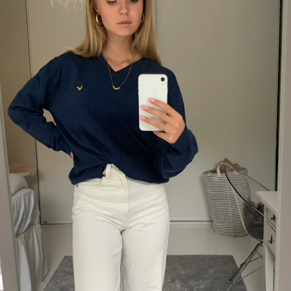 Marinblå sweatshirt. Oversized. St XL. Fint skick. Lyle&Scott. 180+59kr frakt🦋🦋 Buda i kommentarerna💓. Tröjor & Koftor.