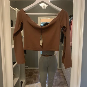 Top  - Ny Top från Bik bok i stl M 