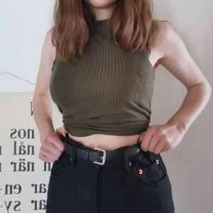 Grön topp - Snygg topp från Bik Bok tror den har lite turtleneck:) 