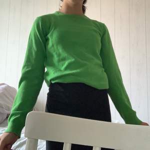 Fin grön långarmad tröja