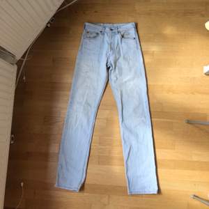 Supercoola ljusblåa jeans - Levis 501s