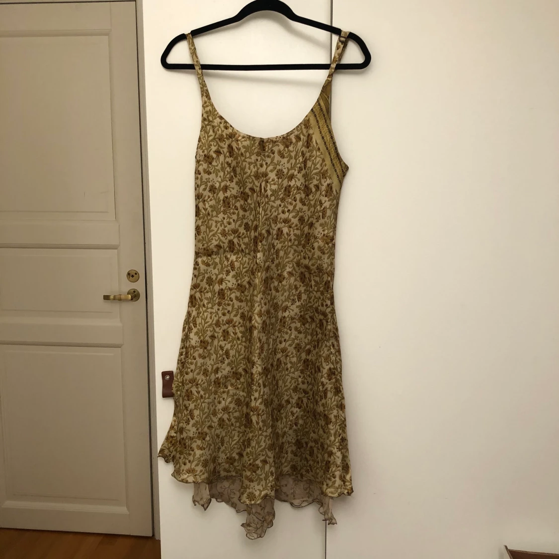 Silkig klänning - 90